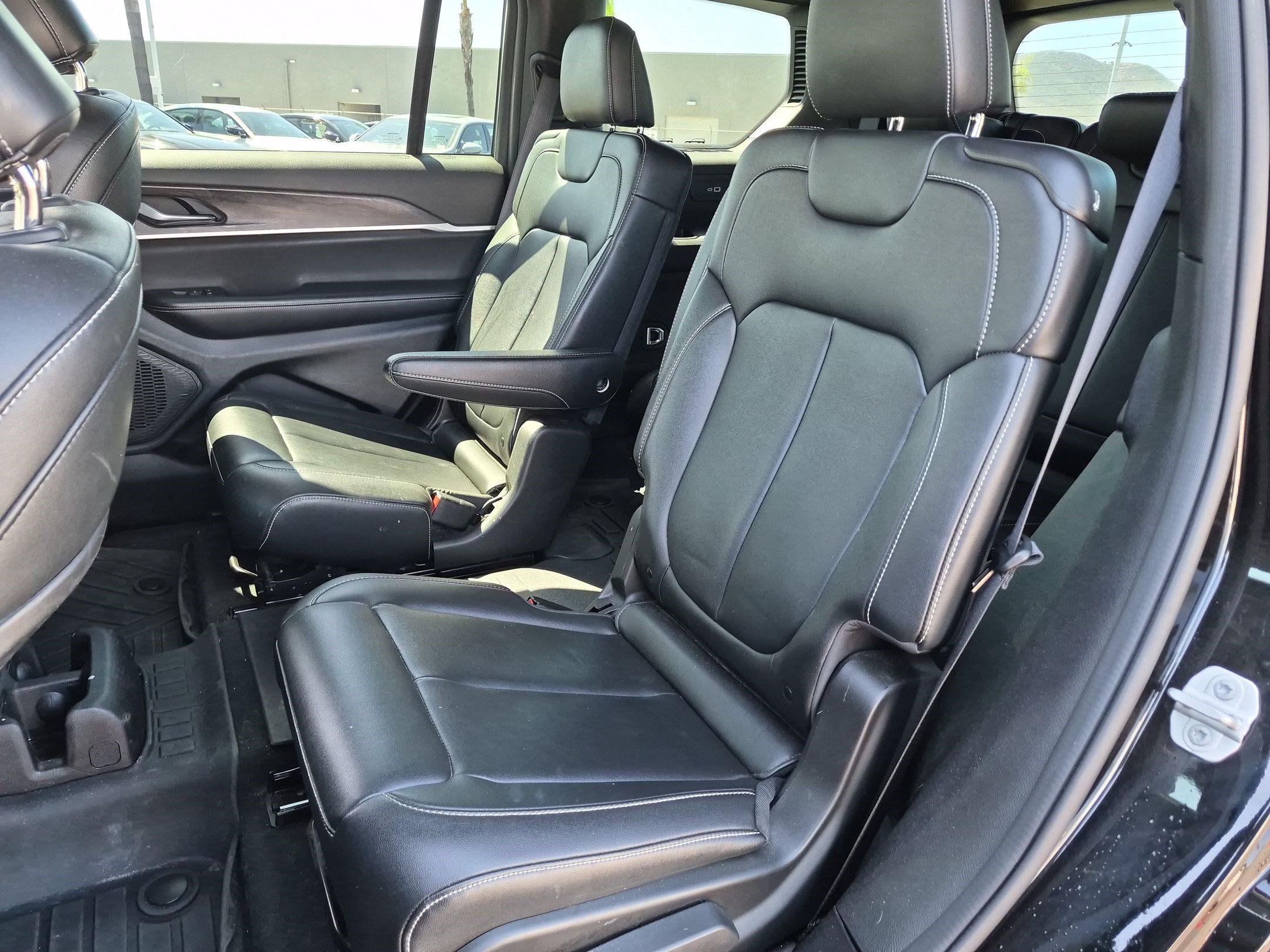 Used 2024 Jeep Grand Cherokee L Limited AWD/4WD image 29