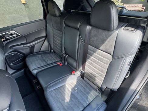 New 2025 Mitsubishi Outlander SE image 19