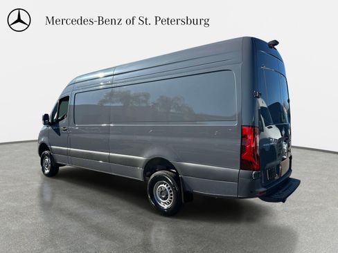 Used 2025 Mercedes-Benz Sprinter 2500 image 3