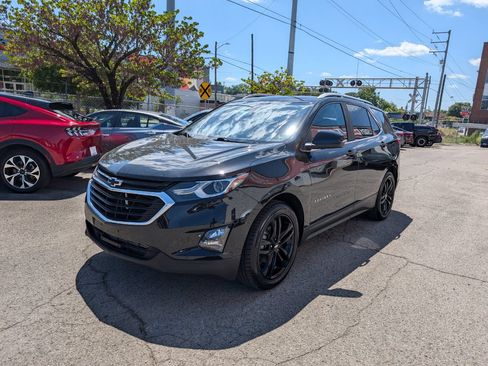 Used 2021 Chevrolet Equinox LT FWD image 3