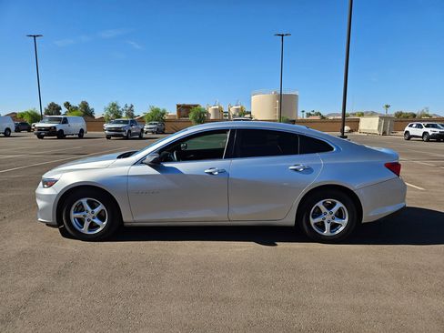 Certified 2018 Chevrolet Malibu LS FWD image 2