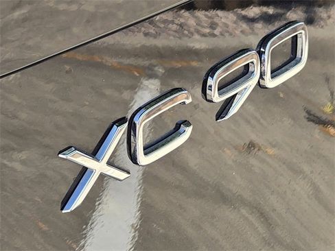 Certified 2025 Volvo XC90 T8 Plus w/ Protection Package Premier image 15