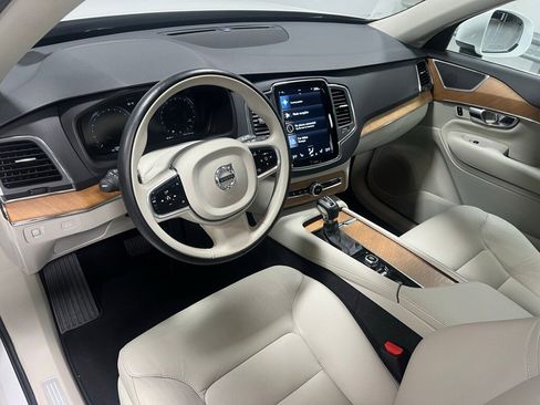 Used 2021 Volvo XC90 T6 Momentum w/ Climate Package image 21