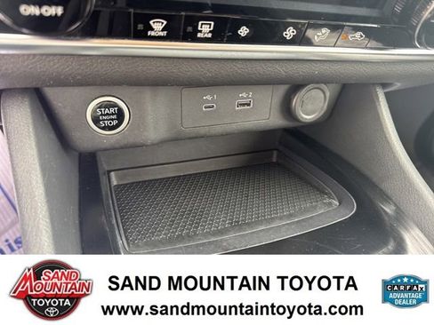 Used 2023 Nissan Rogue SV AWD/4WD image 19