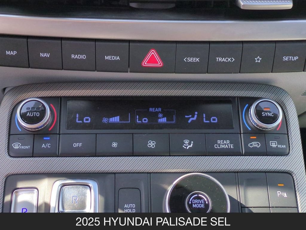 Used 2025 Hyundai Palisade SEL FWD image 23