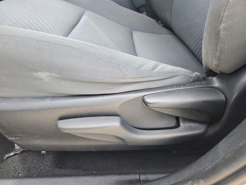 Used 2019 Toyota Highlander LE image 16