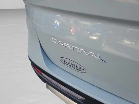 Certified 2023 Kia Carnival SX Prestige image 8