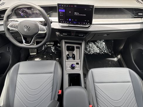 New 2026 Volkswagen Tiguan SE R-Line FWD image 12