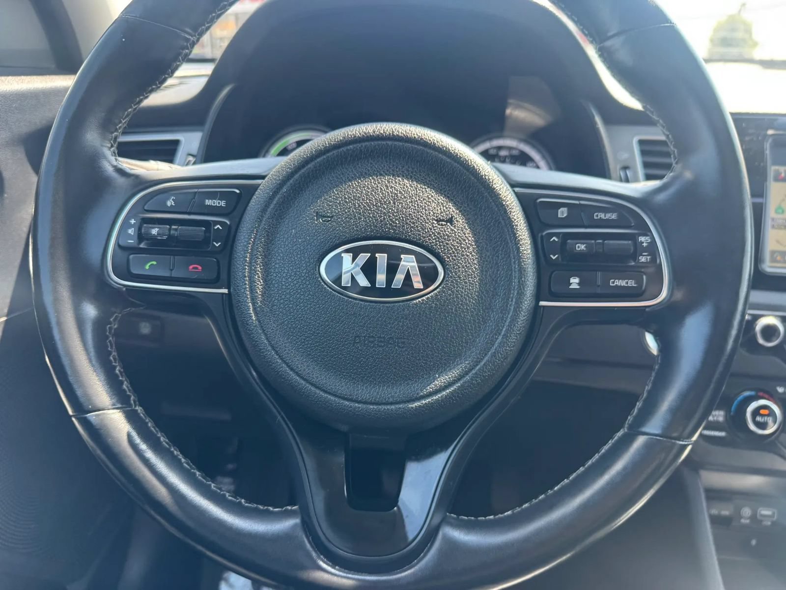 Used 2017 Kia Niro Touring w/ Advanced Technology Package FWD image 29