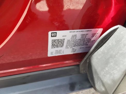 Used 2025 Chevrolet Trax LT FWD image 28