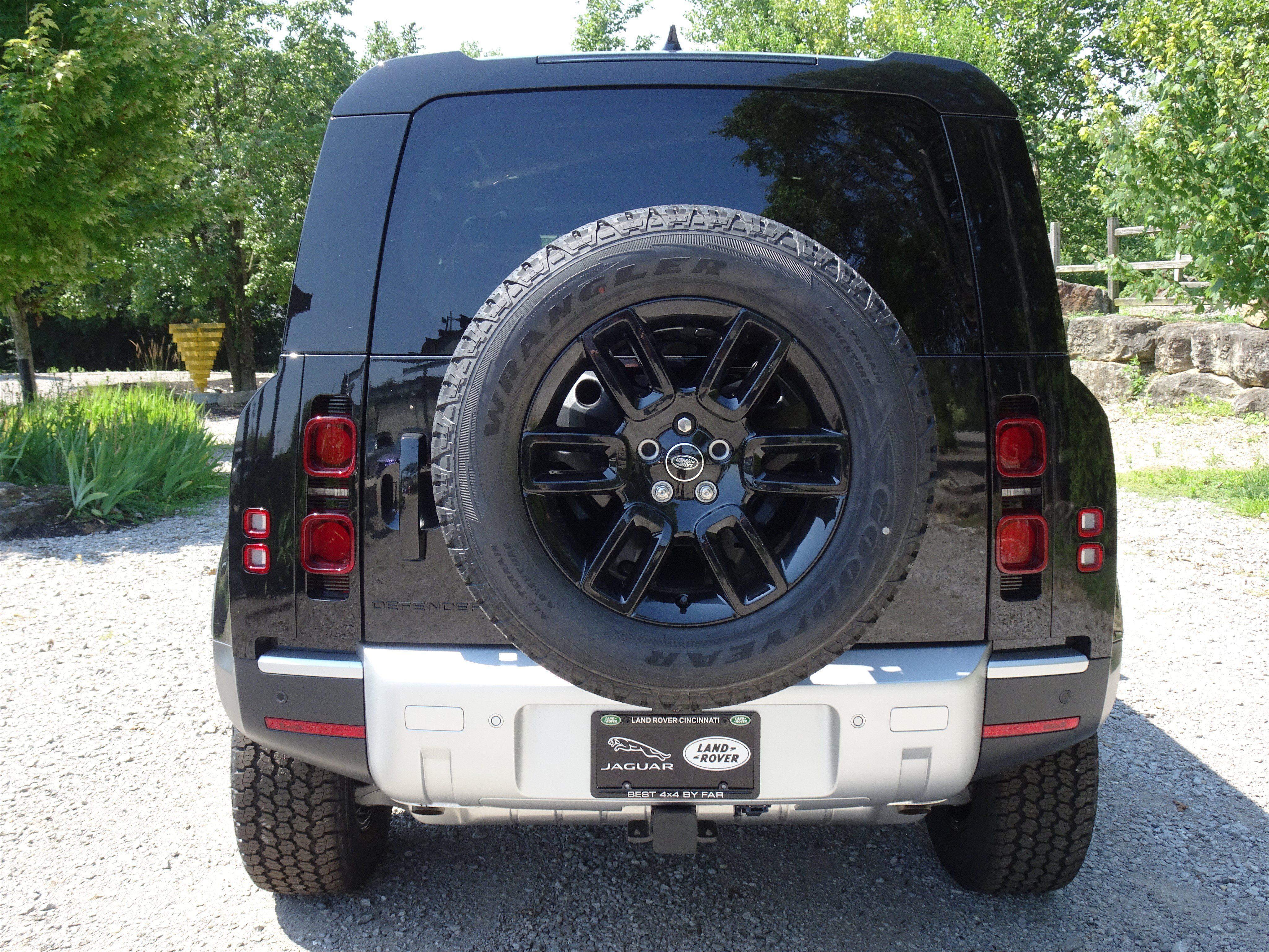 Certified 2025 Land Rover Defender 110 S AWD/4WD image 11