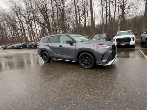 Certified 2025 Toyota Highlander XSE image 7