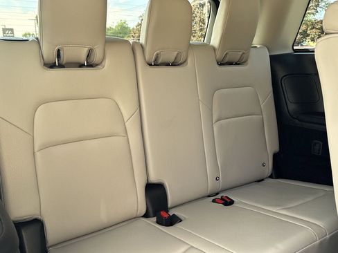 Used 2024 Nissan Pathfinder SL image 23