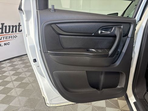 Used 2014 GMC Acadia SLE image 16