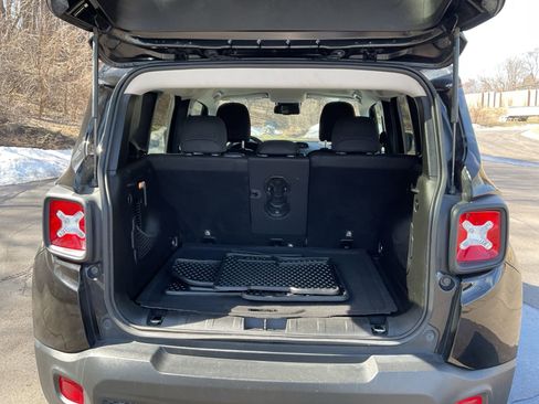 Used 2019 Jeep Renegade Latitude w/ Cold Weather Group image 26