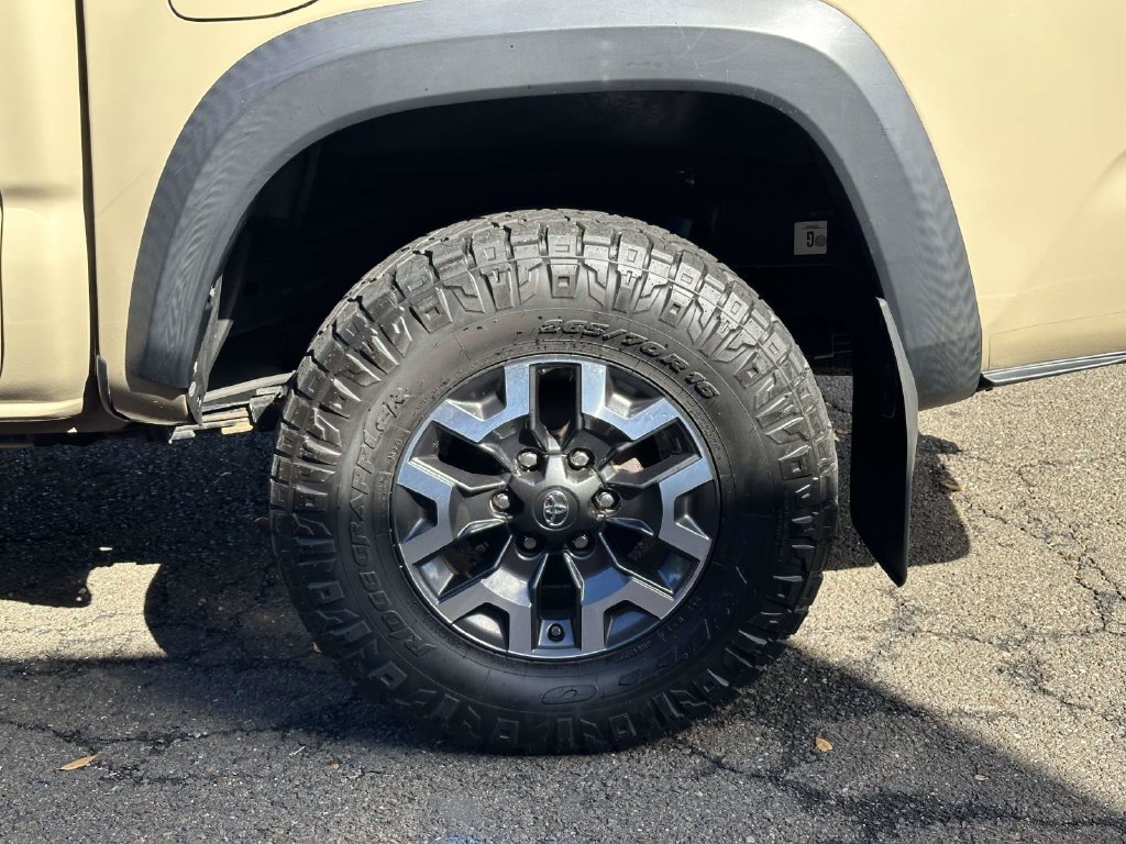 Used 2019 Toyota Tacoma TRD Off-Road AWD/4WD image 9