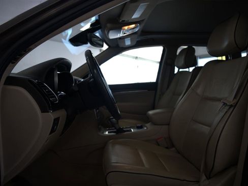 Used 2019 Jeep Grand Cherokee Overland AWD/4WD image 11