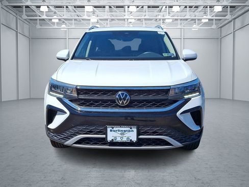 Certified 2023 Volkswagen Taos SE w/ Panoramic Sunroof Package AWD/4WD image 2