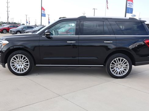 Used 2024 Ford Expedition Limited image 9