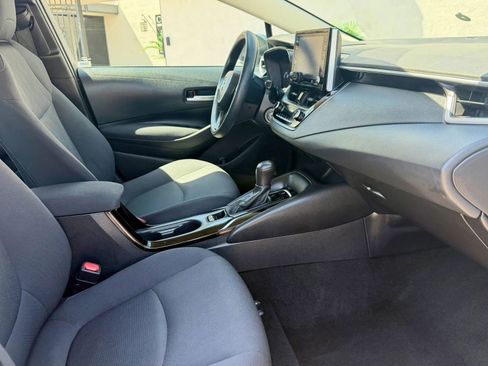 Used 2021 Toyota Corolla LE FWD image 4