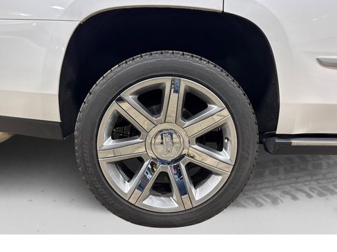 Used 2020 Cadillac Escalade Premium Luxury image 56