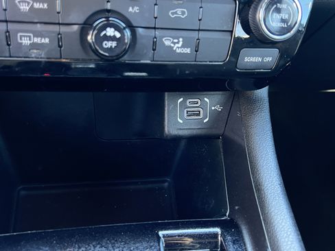 Used 2023 Jeep Compass Latitude image 29