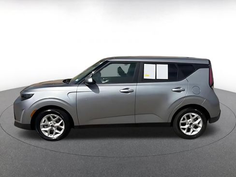 Used 2025 Kia Soul LX w/ LX Technology Package FWD image 8