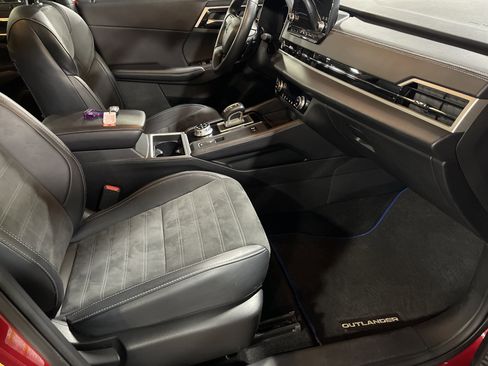 Used 2024 Mitsubishi Outlander SE image 14