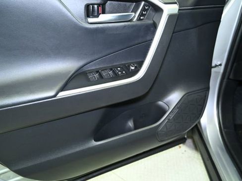 Used 2022 Toyota RAV4 Limited image 25