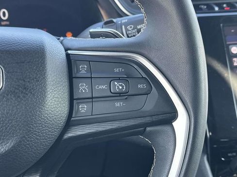 Used 2023 Jeep Grand Cherokee Laredo image 27