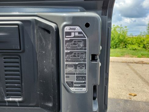 Used 2019 Jeep Wrangler Sport image 9