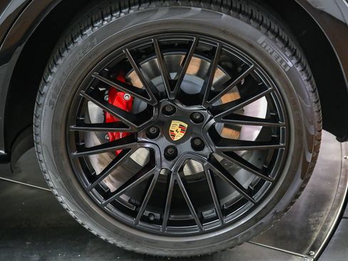 Certified 2023 Porsche Cayenne GTS AWD/4WD image 14