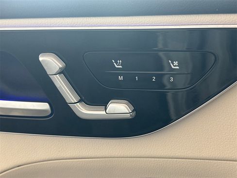 Used 2025 Mercedes-Benz C 300 4MATIC Sedan image 9