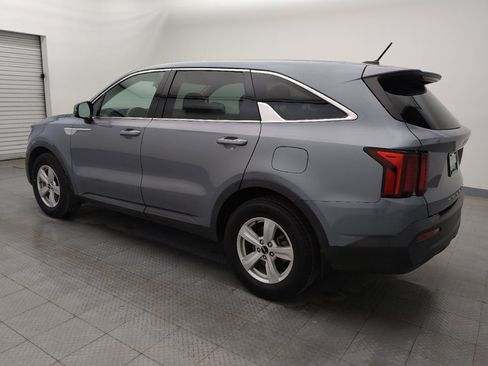 Used 2022 Kia Sorento LX image 3