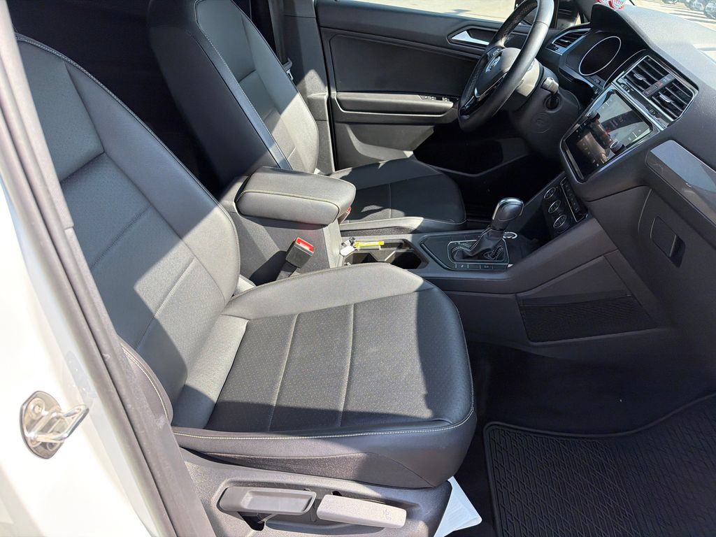 Used 2021 Volkswagen Tiguan SE R-Line FWD image 13
