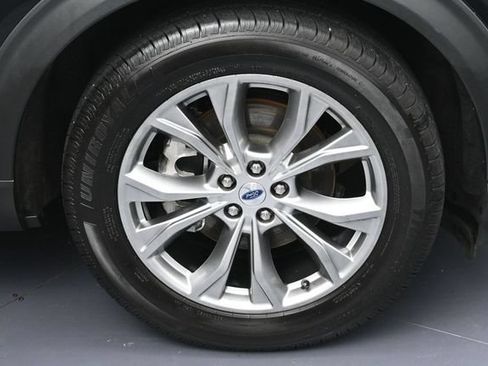 Used 2022 Ford Explorer XLT w/ Equipment Group 202A RWD image 6