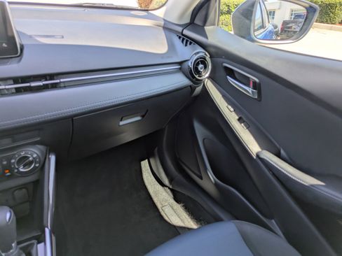 Used 2017 Toyota Yaris iA image 16