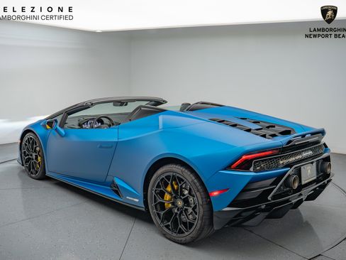 Used 2020 Lamborghini Huracan EVO image 11