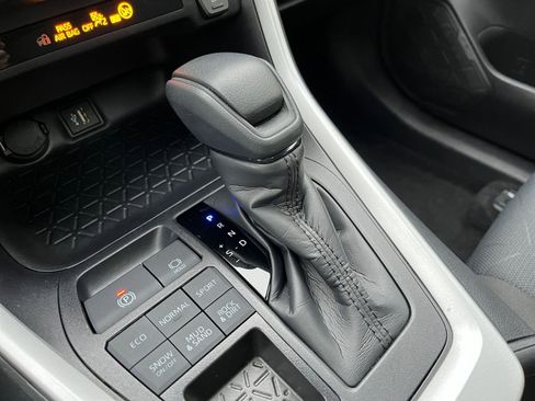 Used 2025 Toyota RAV4 XLE image 43