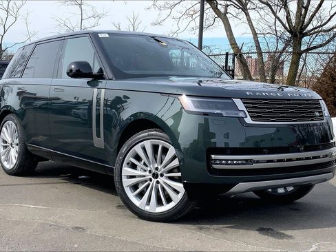 New 2026 Land Rover Range Rover SE image 2