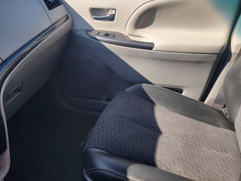 Used 2013 Toyota Sienna SE FWD image 9