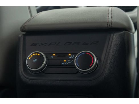Used 2025 Ford Explorer Active w/ Active Comfort Package AWD/4WD image 14