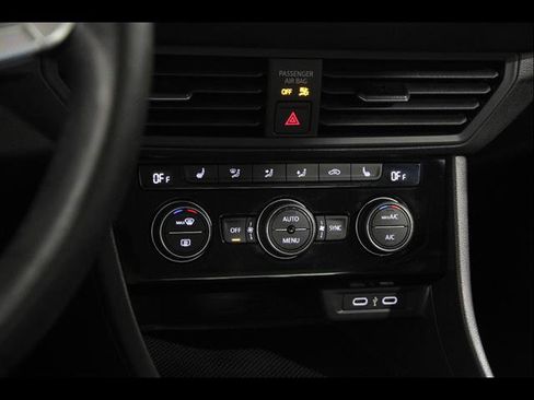 Certified 2023 Volkswagen Jetta SE FWD image 13