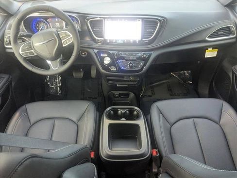 New 2026 Chrysler Pacifica Select image 14