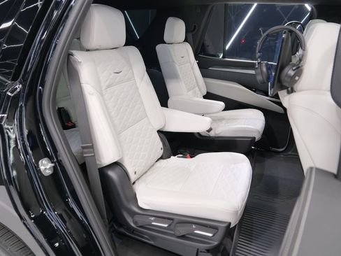 Used 2026 Cadillac Escalade V w/ LPO, ONYX Package image 34