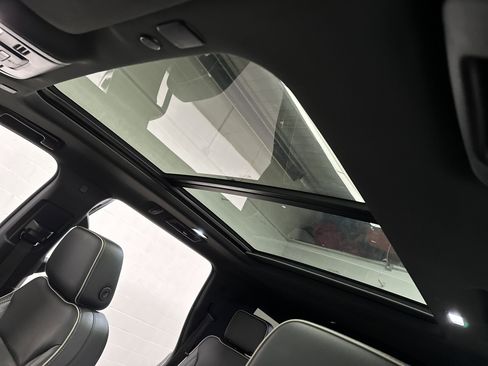 Used 2021 Chevrolet Tahoe Premier w/ Premium Package image 24