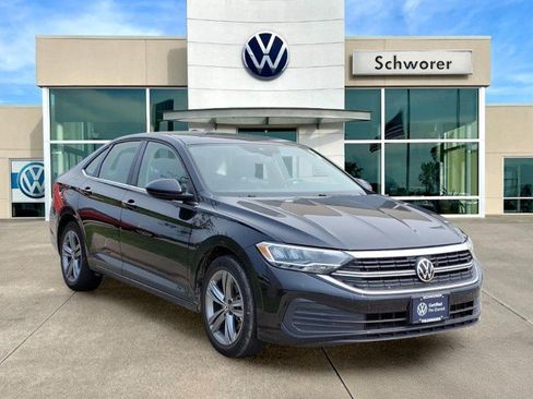 Certified 2023 Volkswagen Jetta SE FWD image 2