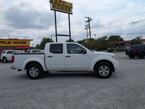 Used 2013 Nissan Frontier SV w/ SV Value Truck Pkg RWD image 5