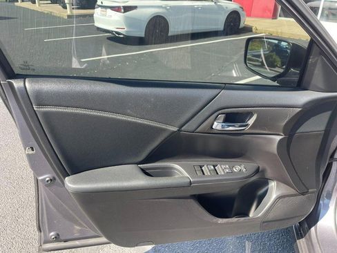 Used 2017 Honda Accord Sport image 18