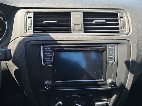 Used 2018 Volkswagen Jetta SE FWD image 10